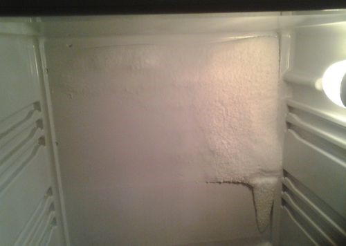 Hvorfor køleskabet fryser hårdt, og hvad man skal gøre - almindelige årsager og måder til at løse sammenbrud