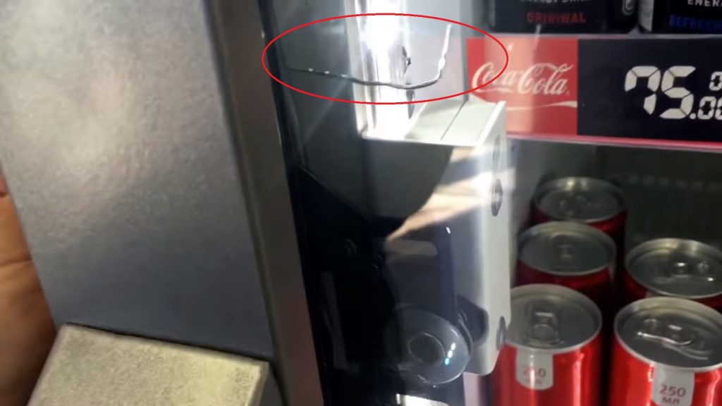 Sådan åbnes et Pepsi- eller Coca-Cola-køleskab uden en fjernbetjening og en nøgle - handlingsalgoritme