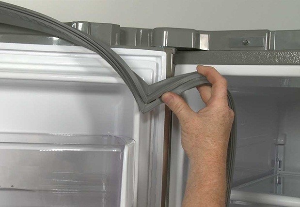 Hvorfor køleskabet fryser hårdt, og hvad man skal gøre - almindelige årsager og måder til at løse sammenbrud