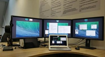 Paano gumawa ng isang monitor para sa isang PC mula sa isang laptop