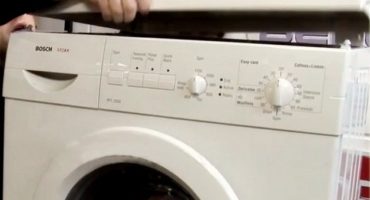 Hvordan åbnes topdækslet på vaskemaskinen ved hjælp af eksemplet med Indesit, Lg, Bosch, Samsung?