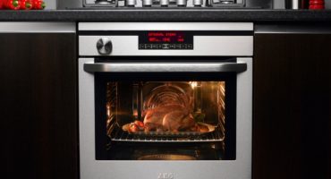 Hvorfor brænder bagning i en gas- eller elektrisk ovn