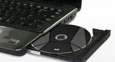 Maraming mga paraan upang buksan ang isang drive sa isang laptop