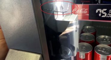Instruktioner: hvordan man åbner køleskabet uden en fjernbetjening og nøgle