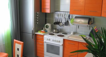 Beskyttelse af køleskabet mod ovnen og strømstød