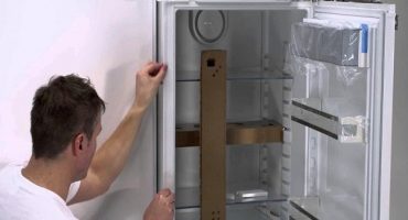 Korrekt installation af et indbygget og fritstående køleskab