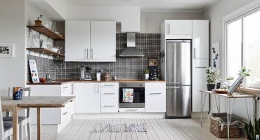 Hvordan man vælger et godt køleskab med to kamre og funktioner på dets enhed